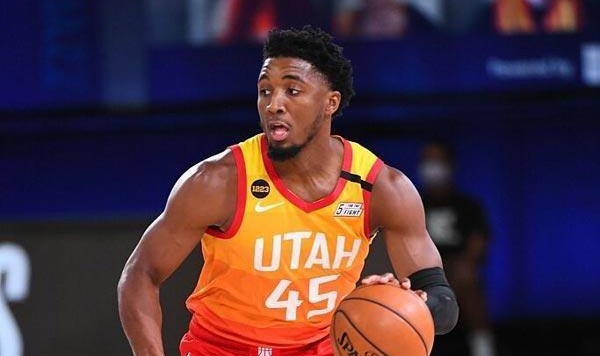  穆雷冲突染红离场，老鹰末节崩盘负于尼克斯  