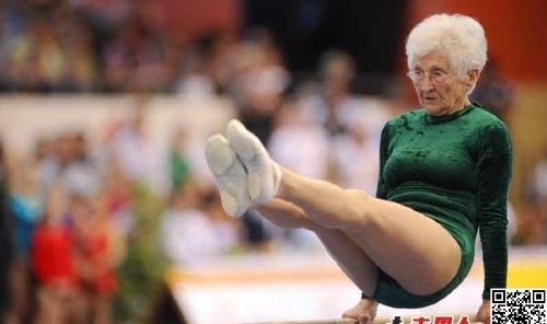  多特蒙德中场大脑世界波破门技惊四座观众  