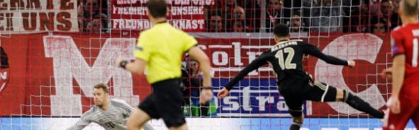  拜仁队长诺伊尔伤愈复出即零封对手  