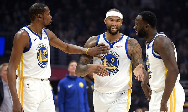  爵士马尔卡宁欧洲步晃倒防守，技惊四座  