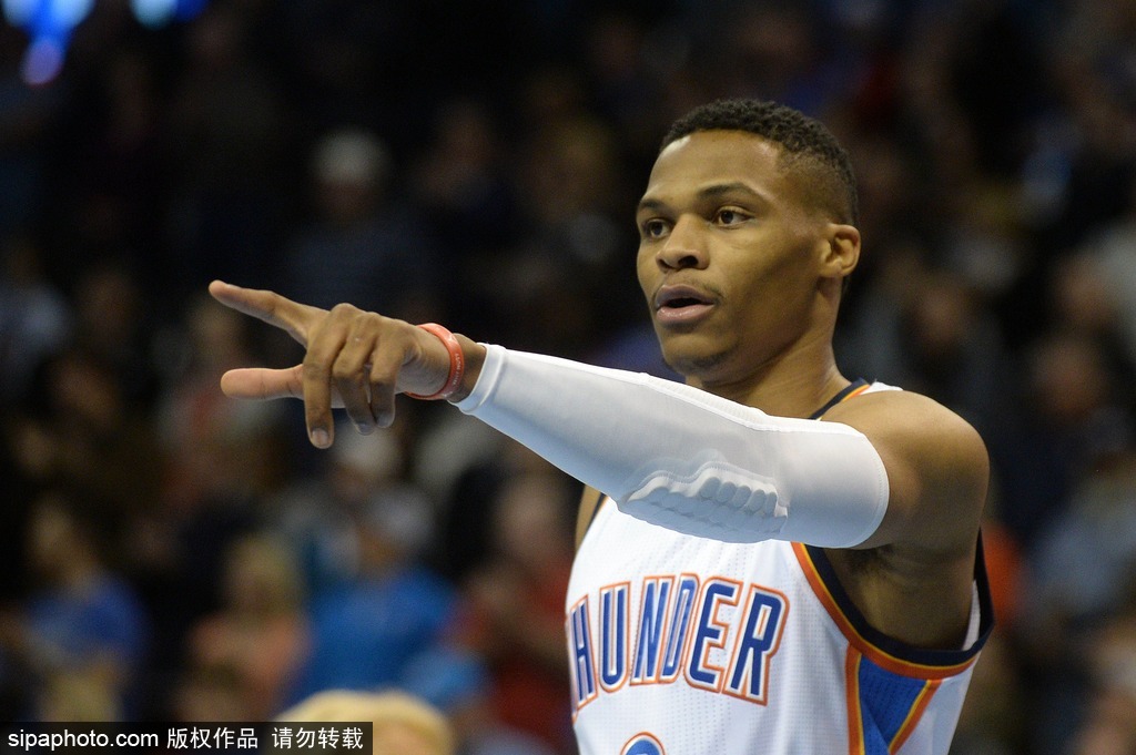  亚历山大34分雷霆击溃活塞  